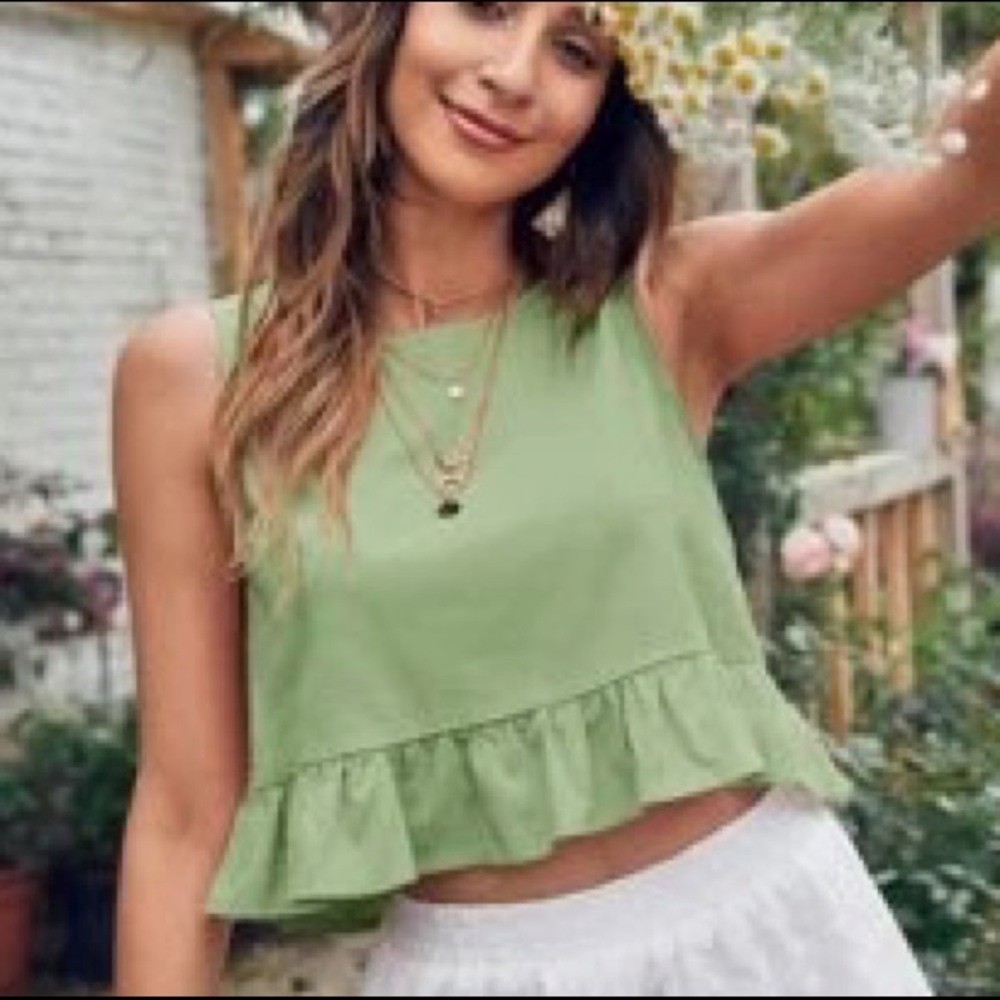Solid Ruffle Hem Top